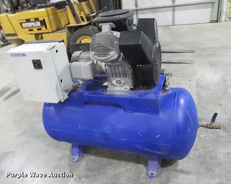 image for item EW9833 Air compressor