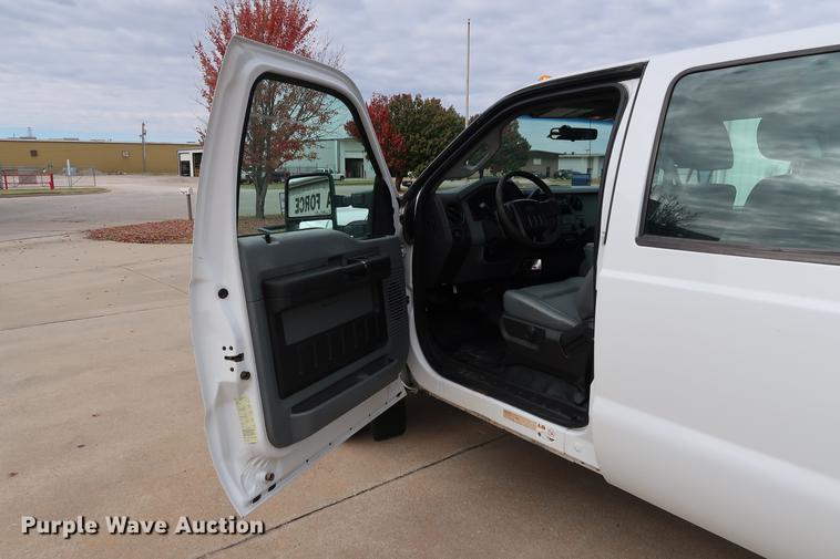 image for item FE9540 2011 Ford F550 Crew Cab flatbed truck