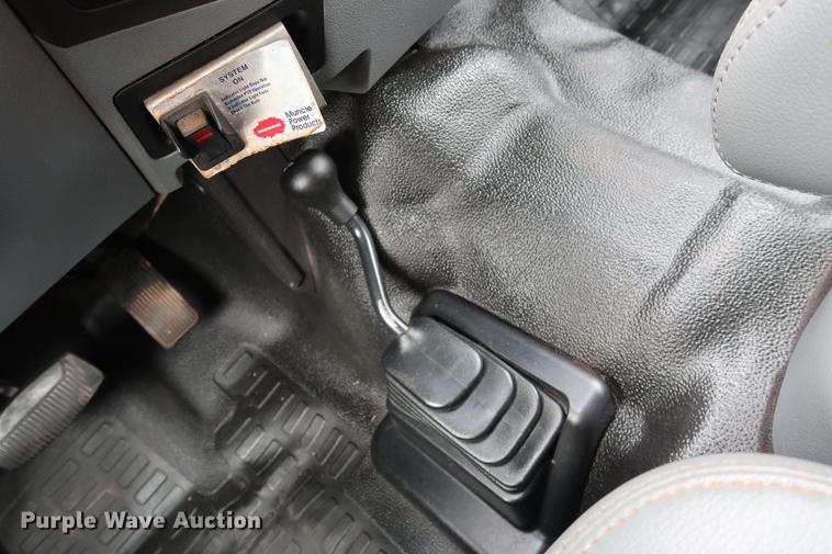 image for item FE9540 2011 Ford F550 Crew Cab flatbed truck