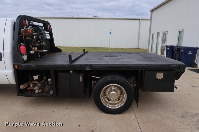 image for item FE9540 2011 Ford F550 Crew Cab flatbed truck