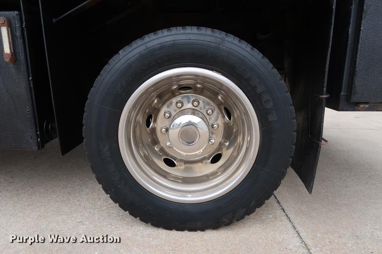 image for item FE9540 2011 Ford F550 Crew Cab flatbed truck