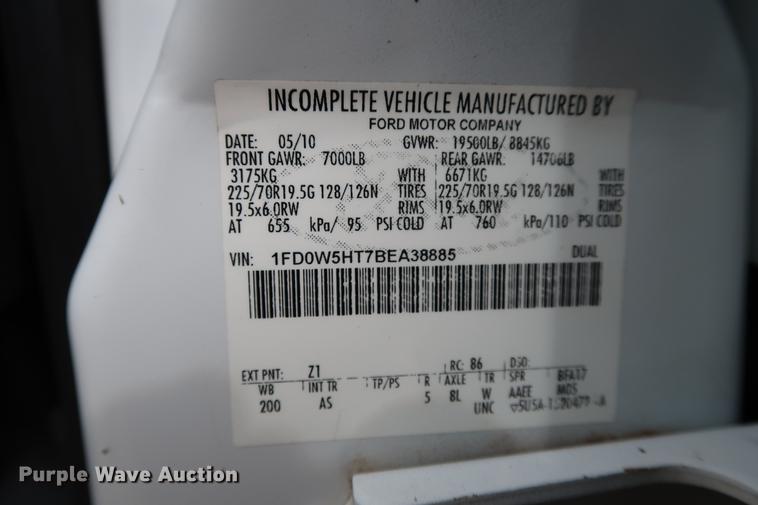 image for item FE9540 2011 Ford F550 Crew Cab flatbed truck