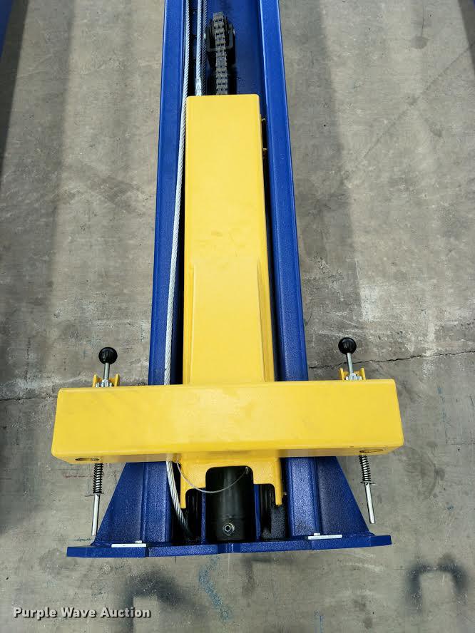 image for item G1392 Blue Viper car hoist