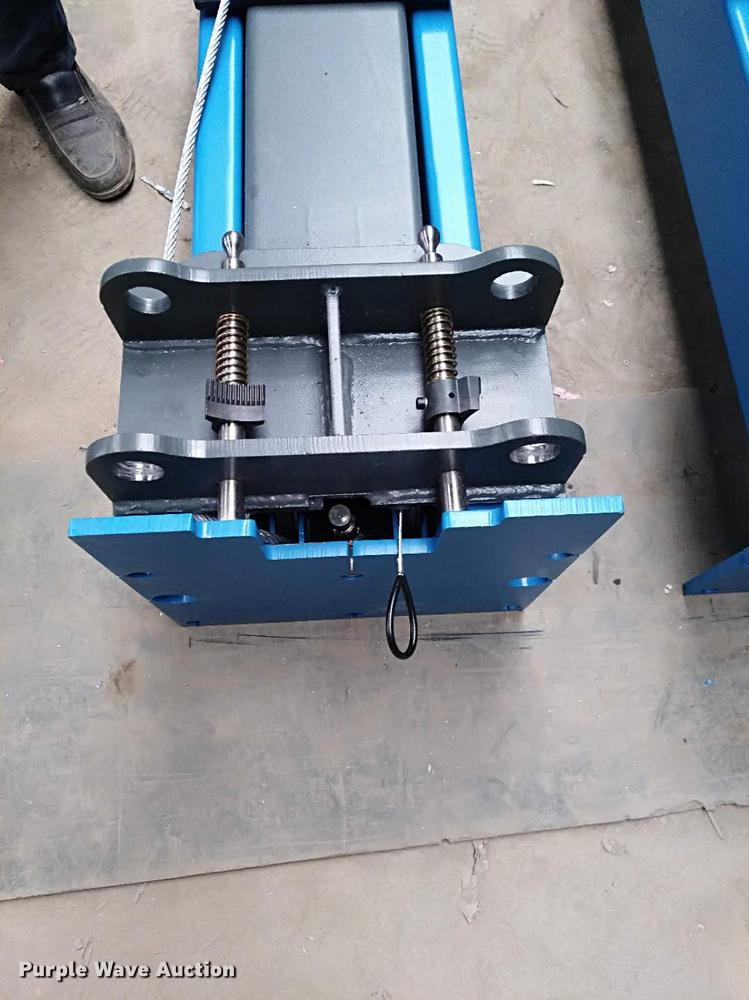image for item G1392 Blue Viper car hoist