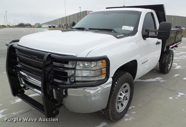 image for item L5729 2012 Chevrolet Silverado 2500HD flatbed pickup truck