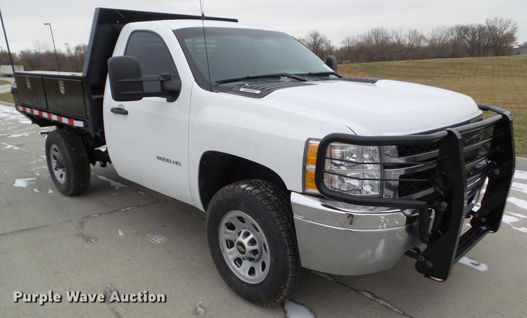 image for item L5729 2012 Chevrolet Silverado 2500HD flatbed pickup truck