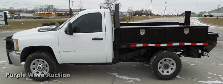 image for item L5729 2012 Chevrolet Silverado 2500HD flatbed pickup truck