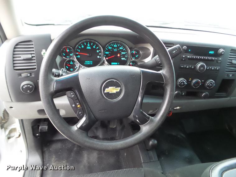 image for item L5729 2012 Chevrolet Silverado 2500HD flatbed pickup truck