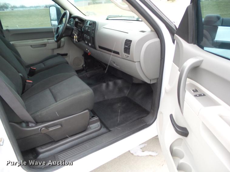 image for item L5729 2012 Chevrolet Silverado 2500HD flatbed pickup truck