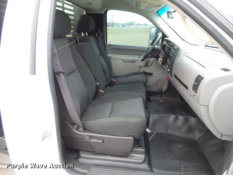 image for item L5729 2012 Chevrolet Silverado 2500HD flatbed pickup truck