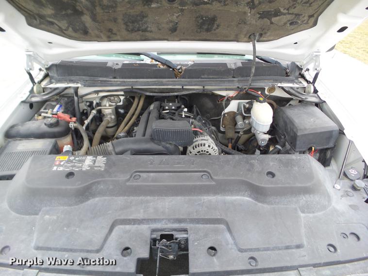 image for item L5729 2012 Chevrolet Silverado 2500HD flatbed pickup truck