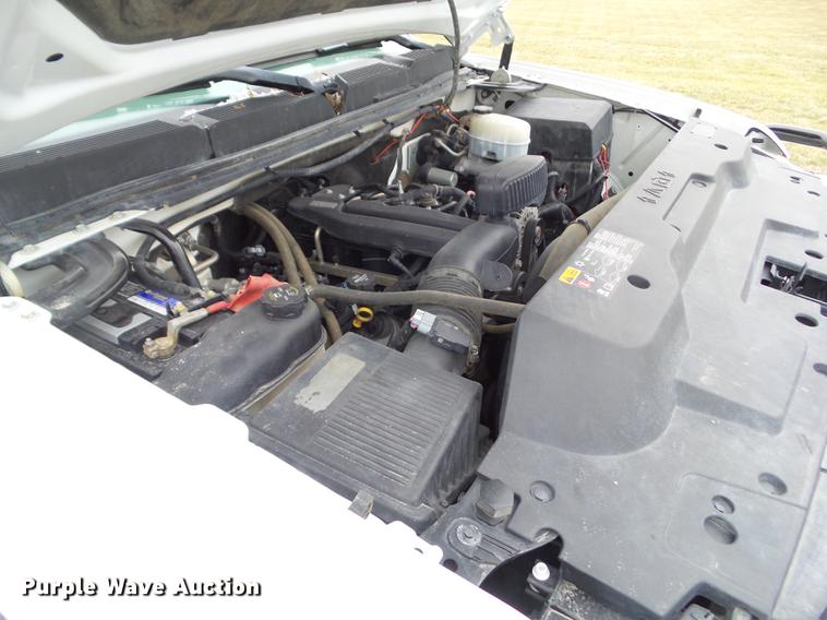 image for item L5729 2012 Chevrolet Silverado 2500HD flatbed pickup truck