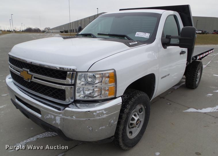 image for item L5730 2013 Chevrolet Silverado 2500HD flatbed pickup truck