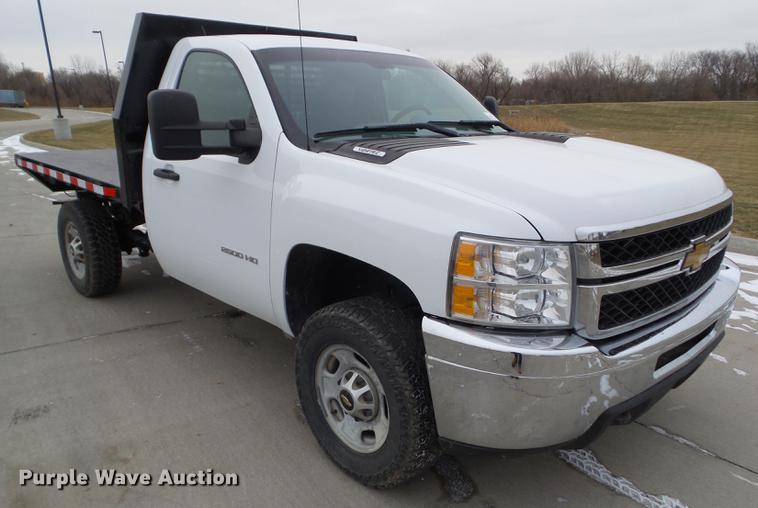 image for item L5730 2013 Chevrolet Silverado 2500HD flatbed pickup truck