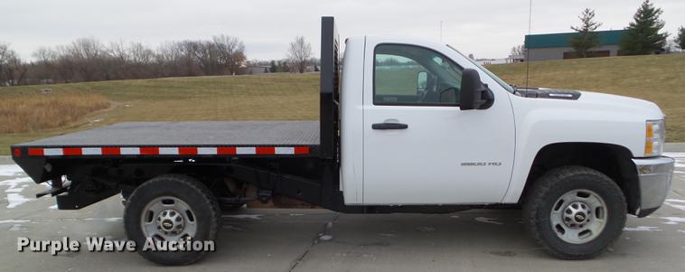 image for item L5730 2013 Chevrolet Silverado 2500HD flatbed pickup truck