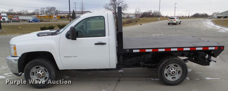 image for item L5730 2013 Chevrolet Silverado 2500HD flatbed pickup truck