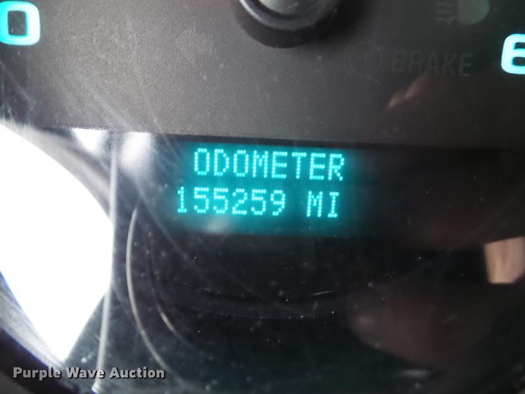 image for item L5730 2013 Chevrolet Silverado 2500HD flatbed pickup truck