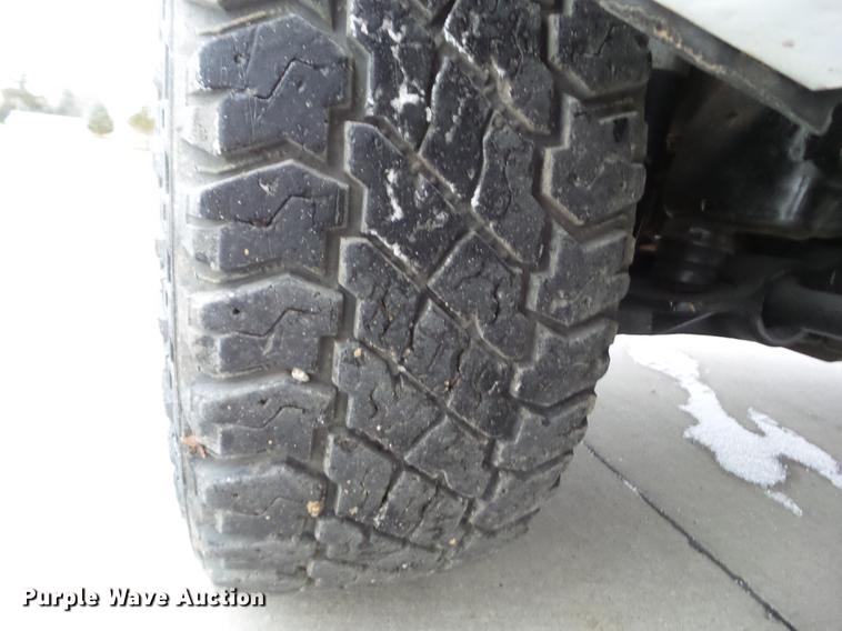 image for item L5730 2013 Chevrolet Silverado 2500HD flatbed pickup truck