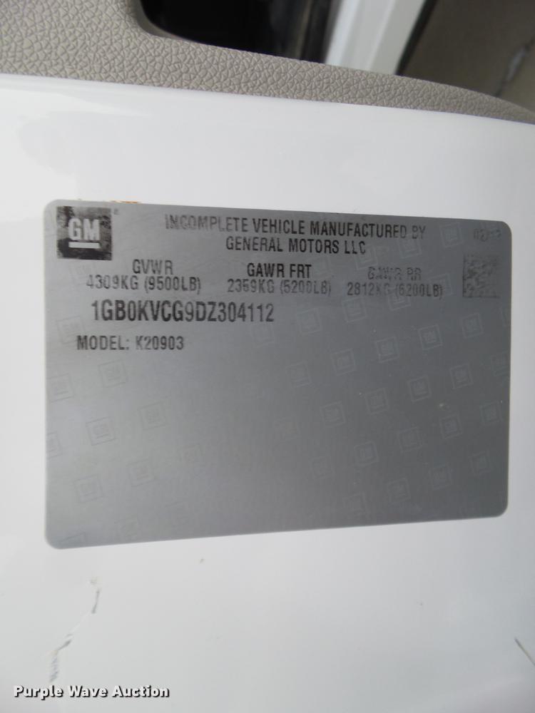 image for item L5730 2013 Chevrolet Silverado 2500HD flatbed pickup truck