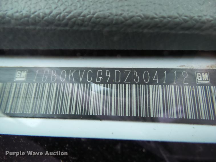 image for item L5730 2013 Chevrolet Silverado 2500HD flatbed pickup truck