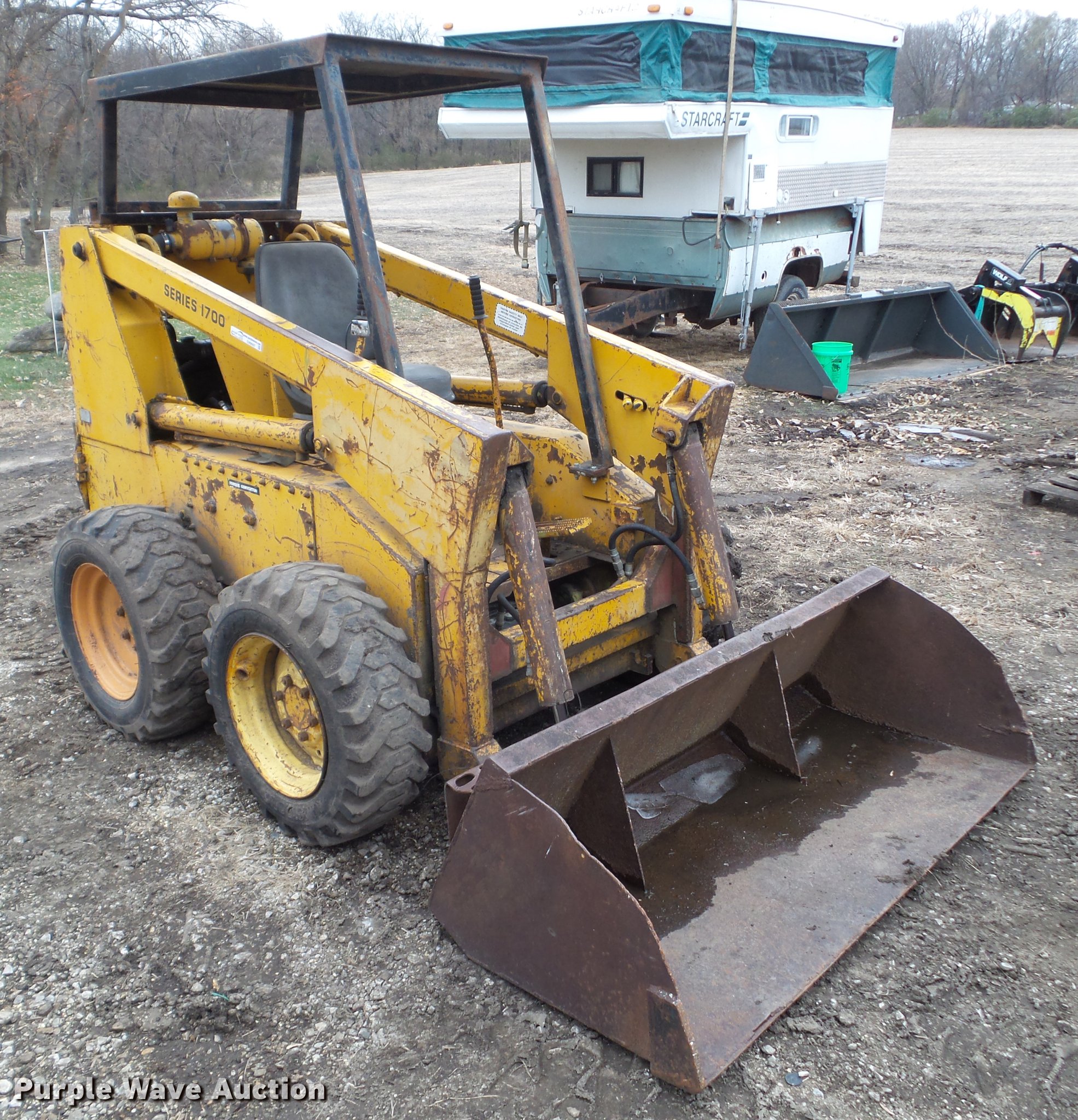 Mustang 1700 skid steer in Altoona, IA Item EM9007 sold Purple Wave