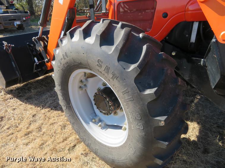 image for item BU9981 2002 AGCO LT85 MFWD tractor