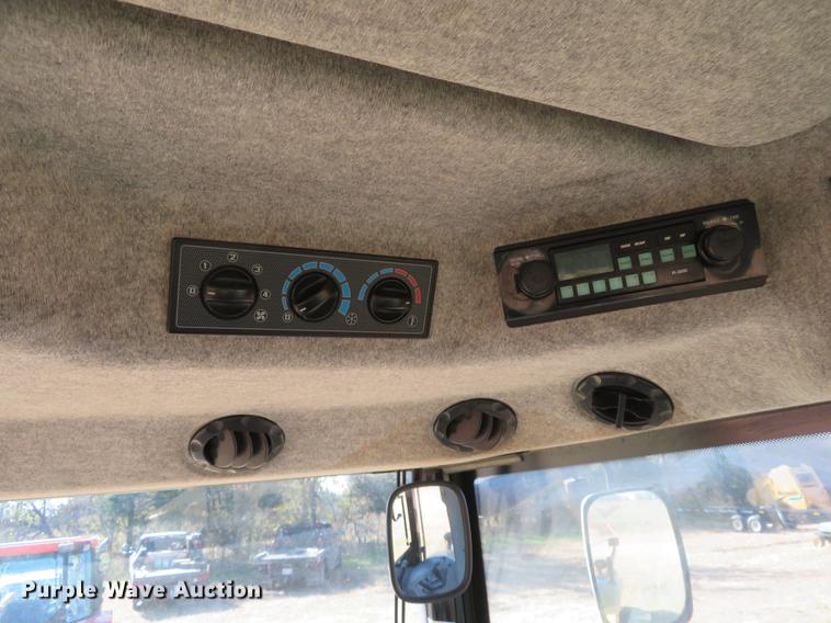 image for item BU9995 2009 Challenger MT555B MFWD tractor