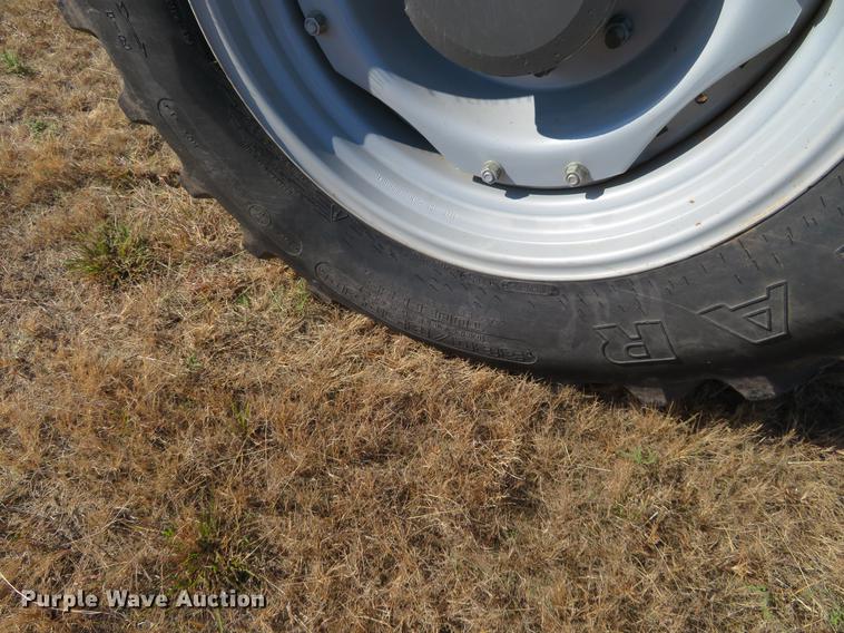 image for item BU9995 2009 Challenger MT555B MFWD tractor