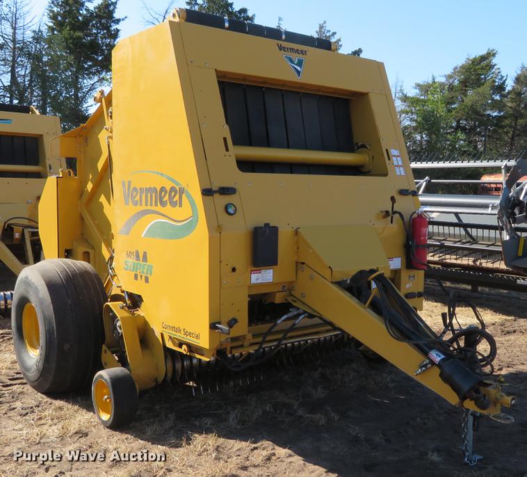 image for item BU9996 2013 Vermeer 605 Super M Cornstalk Special round baler