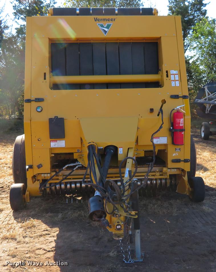 image for item BU9996 2013 Vermeer 605 Super M Cornstalk Special round baler