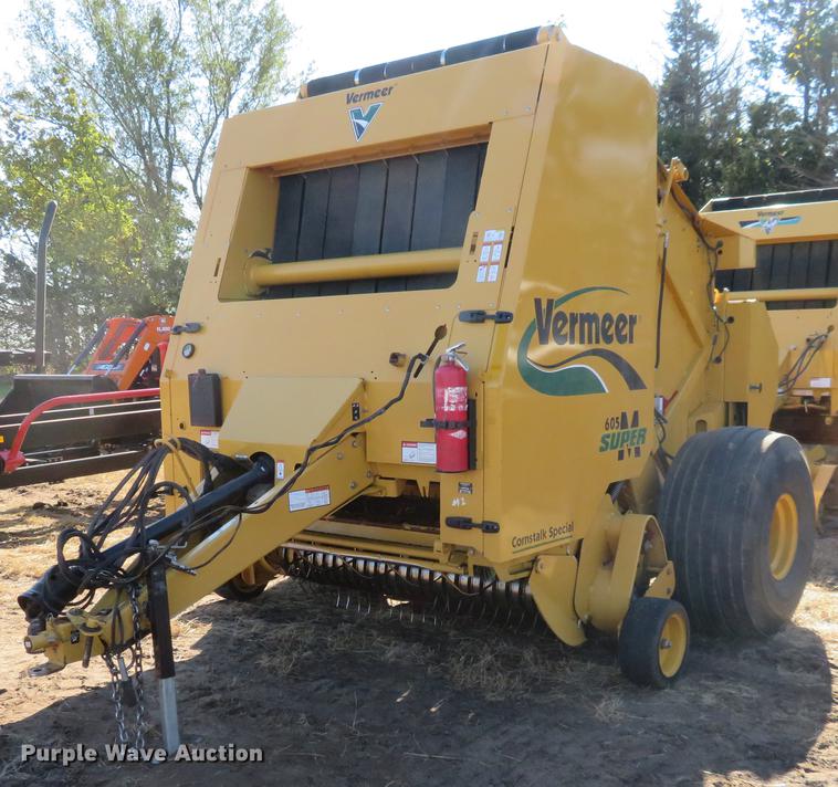 image for item BU9996 2013 Vermeer 605 Super M Cornstalk Special round baler