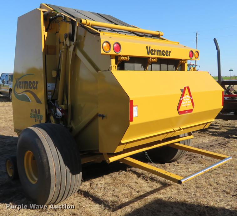 image for item BU9996 2013 Vermeer 605 Super M Cornstalk Special round baler