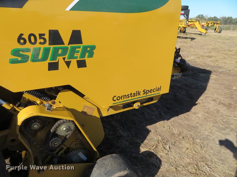 image for item BU9996 2013 Vermeer 605 Super M Cornstalk Special round baler