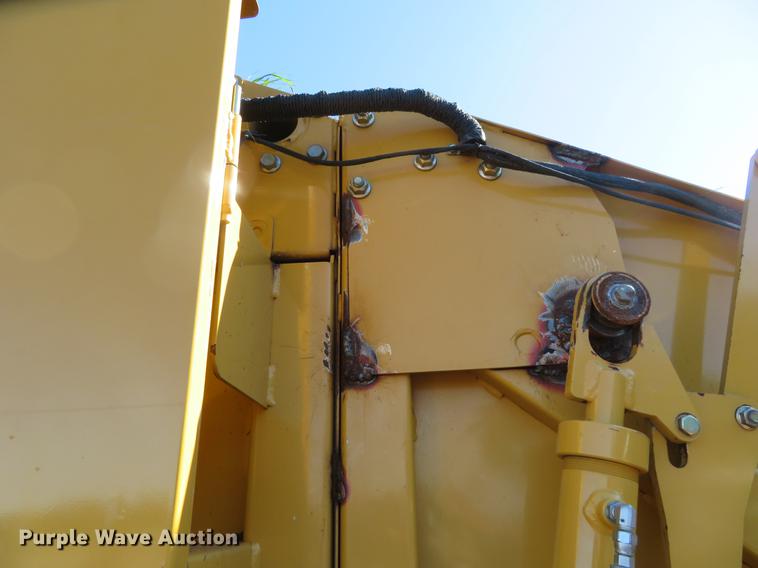 image for item BU9996 2013 Vermeer 605 Super M Cornstalk Special round baler