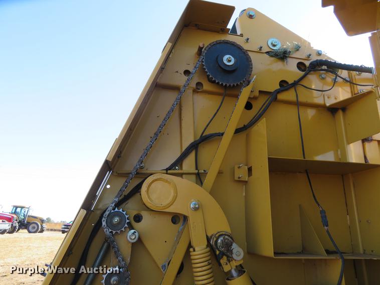 image for item BU9996 2013 Vermeer 605 Super M Cornstalk Special round baler