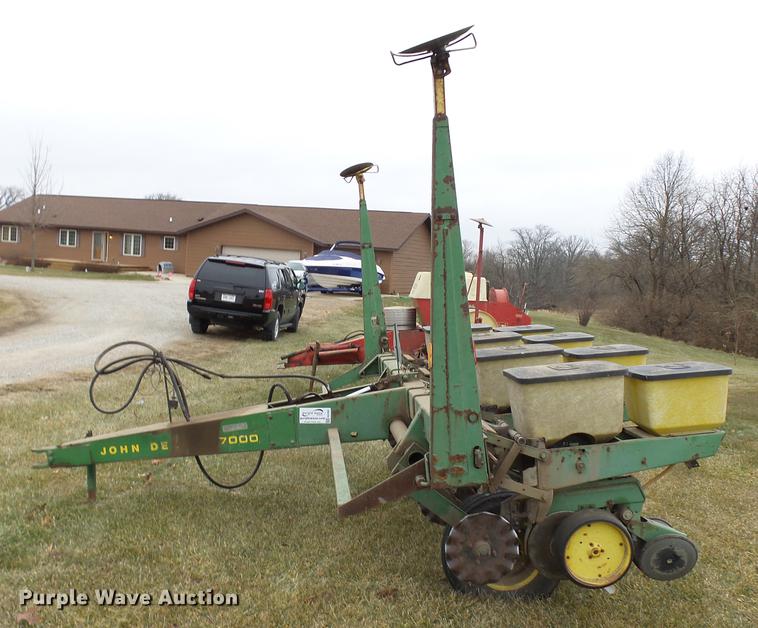 image for item DA3592 John Deere 7000 planter