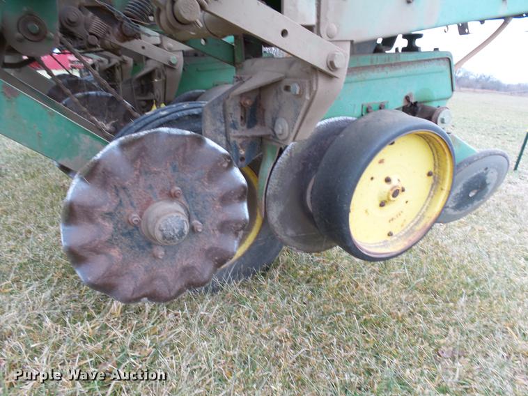 image for item DA3592 John Deere 7000 planter