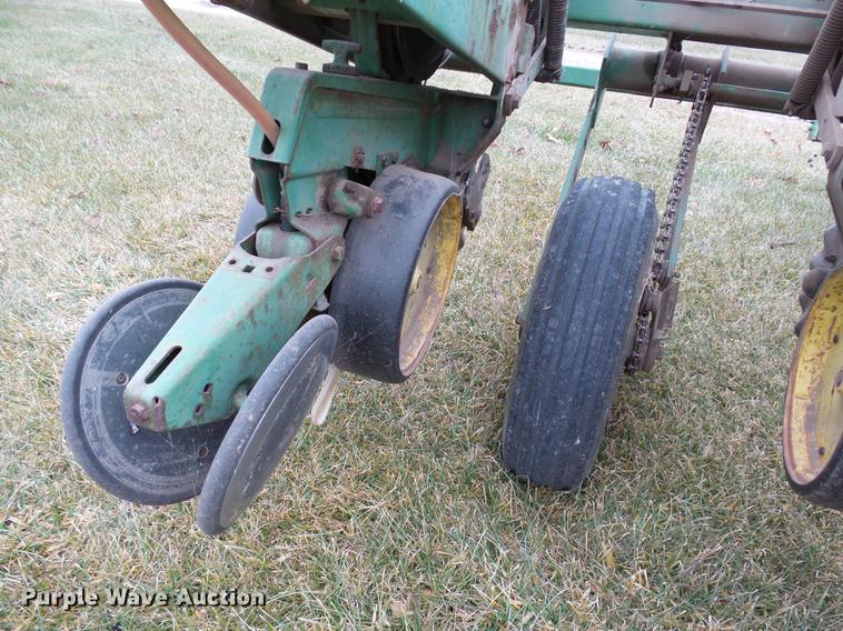 image for item DA3592 John Deere 7000 planter