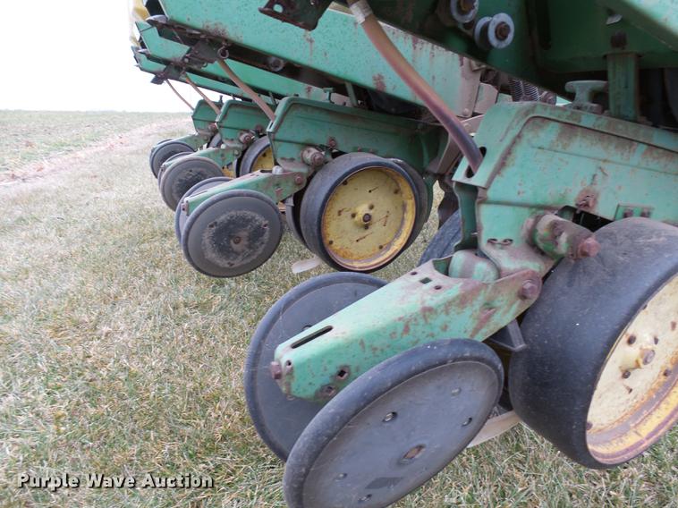image for item DA3592 John Deere 7000 planter