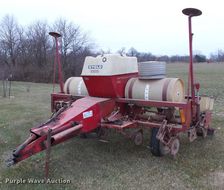 image for item DA3593 International 400 Cyclo planter