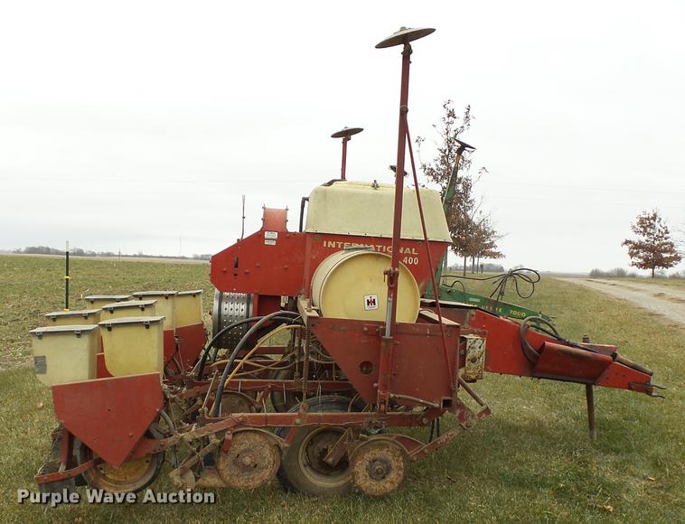 image for item DA3593 International 400 Cyclo planter