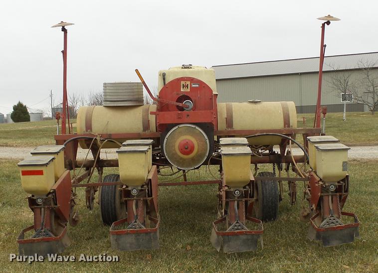 image for item DA3593 International 400 Cyclo planter