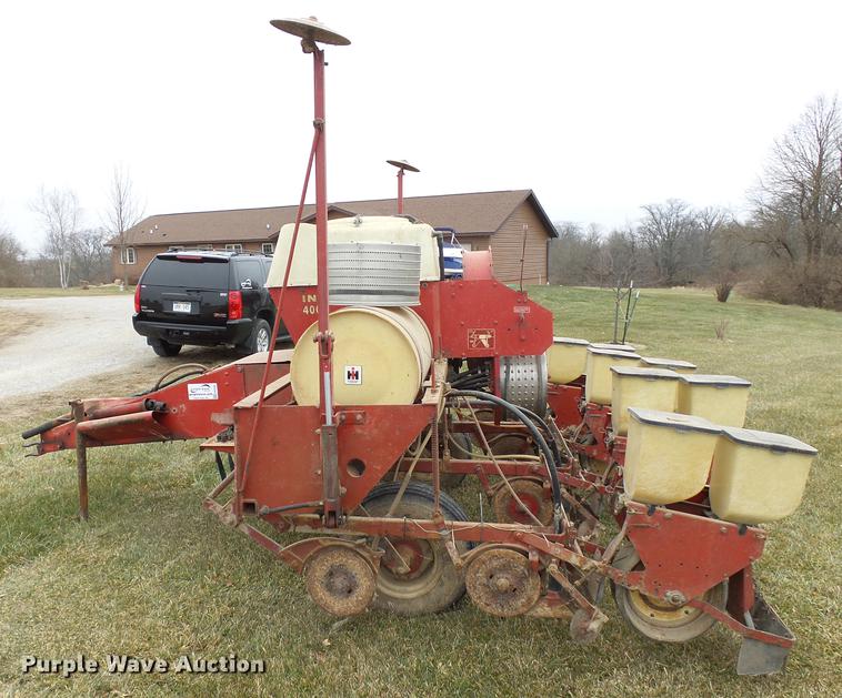 image for item DA3593 International 400 Cyclo planter