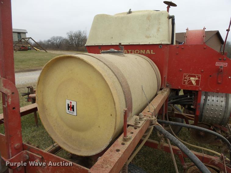 image for item DA3593 International 400 Cyclo planter