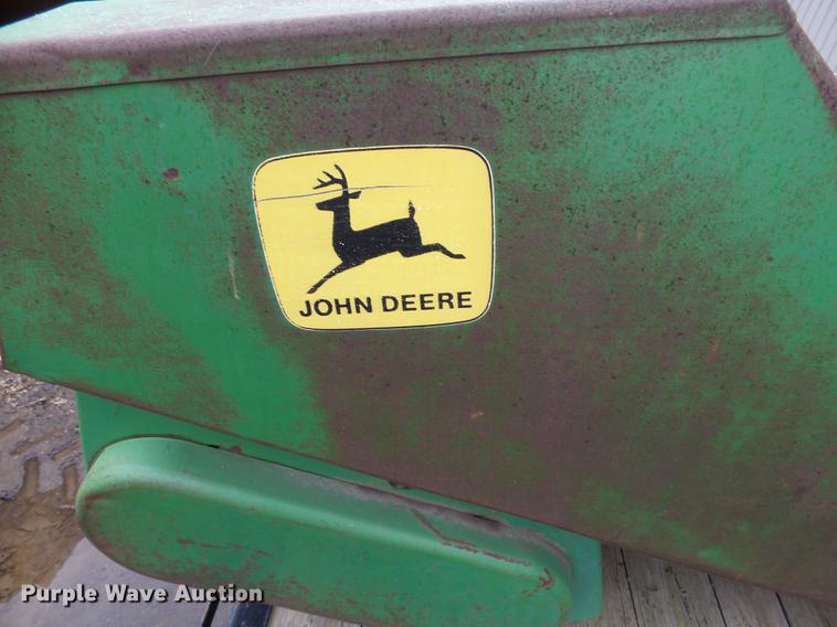 image for item DA3600 John Deere M444 corn head