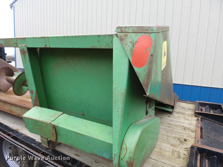 image for item DA3600 John Deere M444 corn head