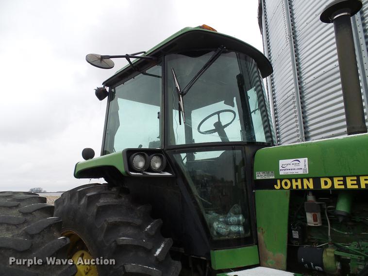 image for item DB2103 1989 John Deere 4555 tractor