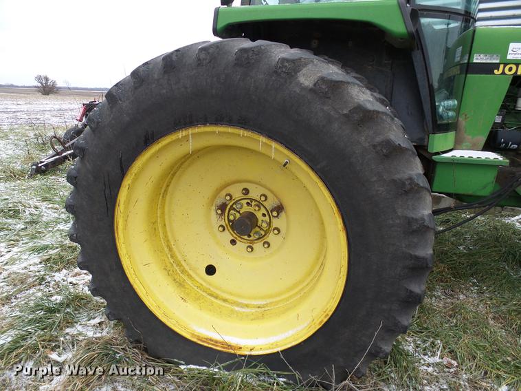 image for item DB2103 1989 John Deere 4555 tractor
