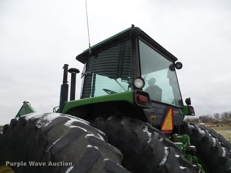 image for item DB2103 1989 John Deere 4555 tractor