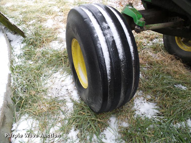 image for item DB2103 1989 John Deere 4555 tractor